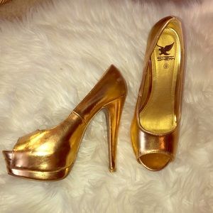 Gold open toe pump